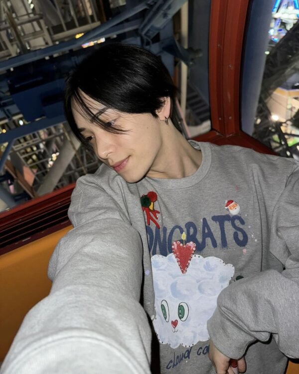 [CLOUD CAKE] Fashion unisex party style sweatshirts hot sale limited editon - Image 4
